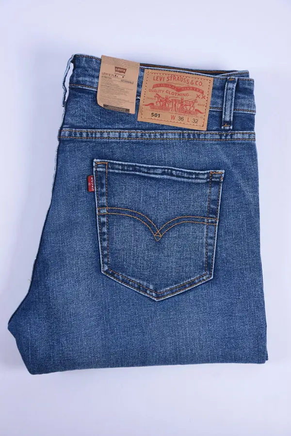 Jean Levi’s Coupe Normal ( Bleu Delavé )